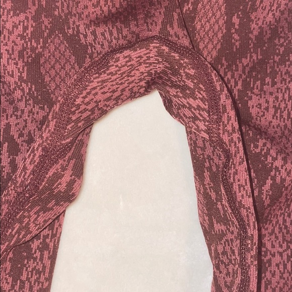 High-Waisted Seamless Snakeskin 7/8 - Picture 12 of 15